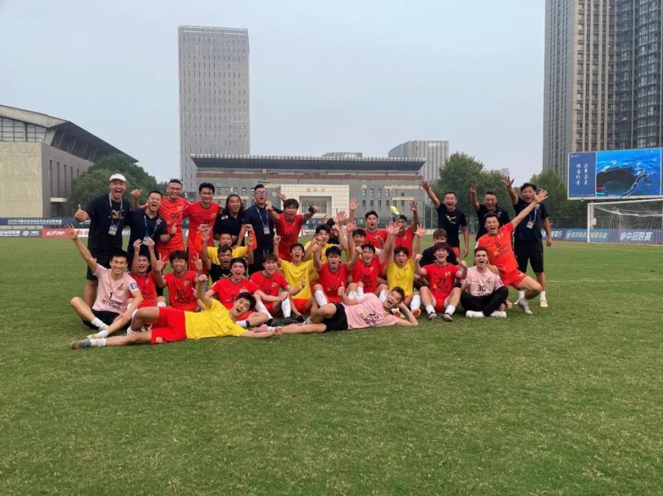 Ops, HuHz, 在此 Ops, HuHz, 在此